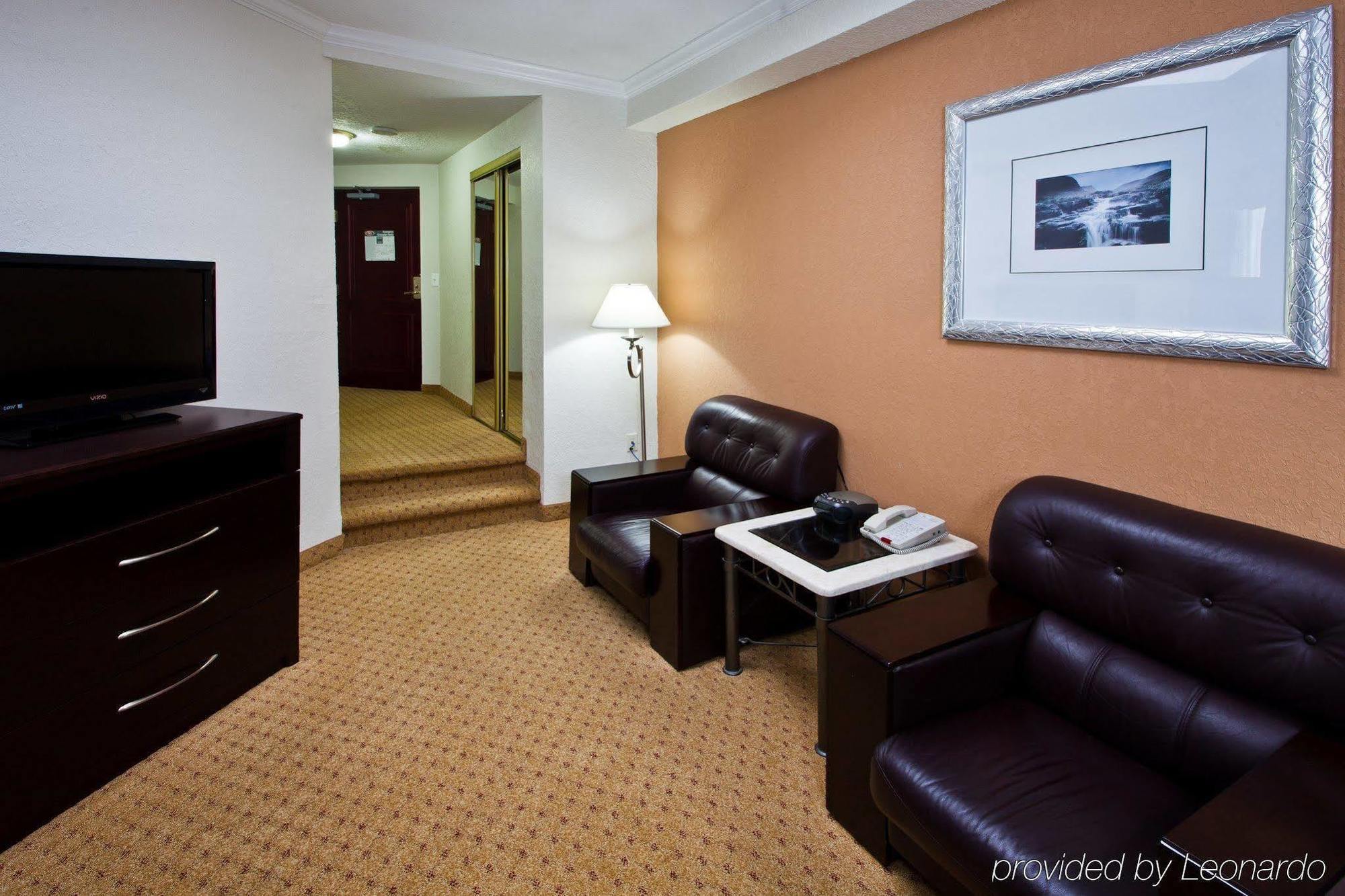 Four Points By Sheraton Detroit Hotel 3*